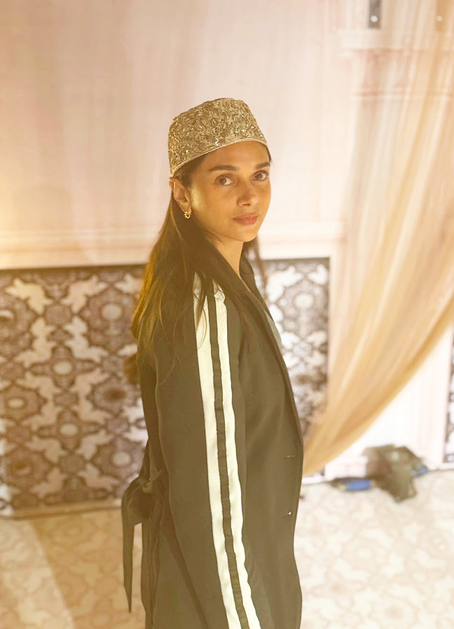 Aditi Rao Hydari Stunning Looks Special Moments with Siddharth Photos11