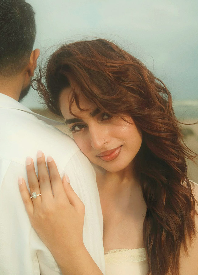 Actress Ayesha Khan Gets Engaged Photos2