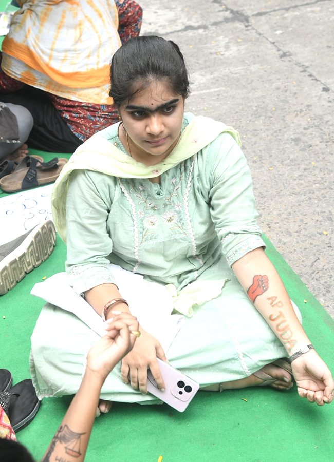 Junior Doctors Protest In Visakhapatnam HD Photos16
