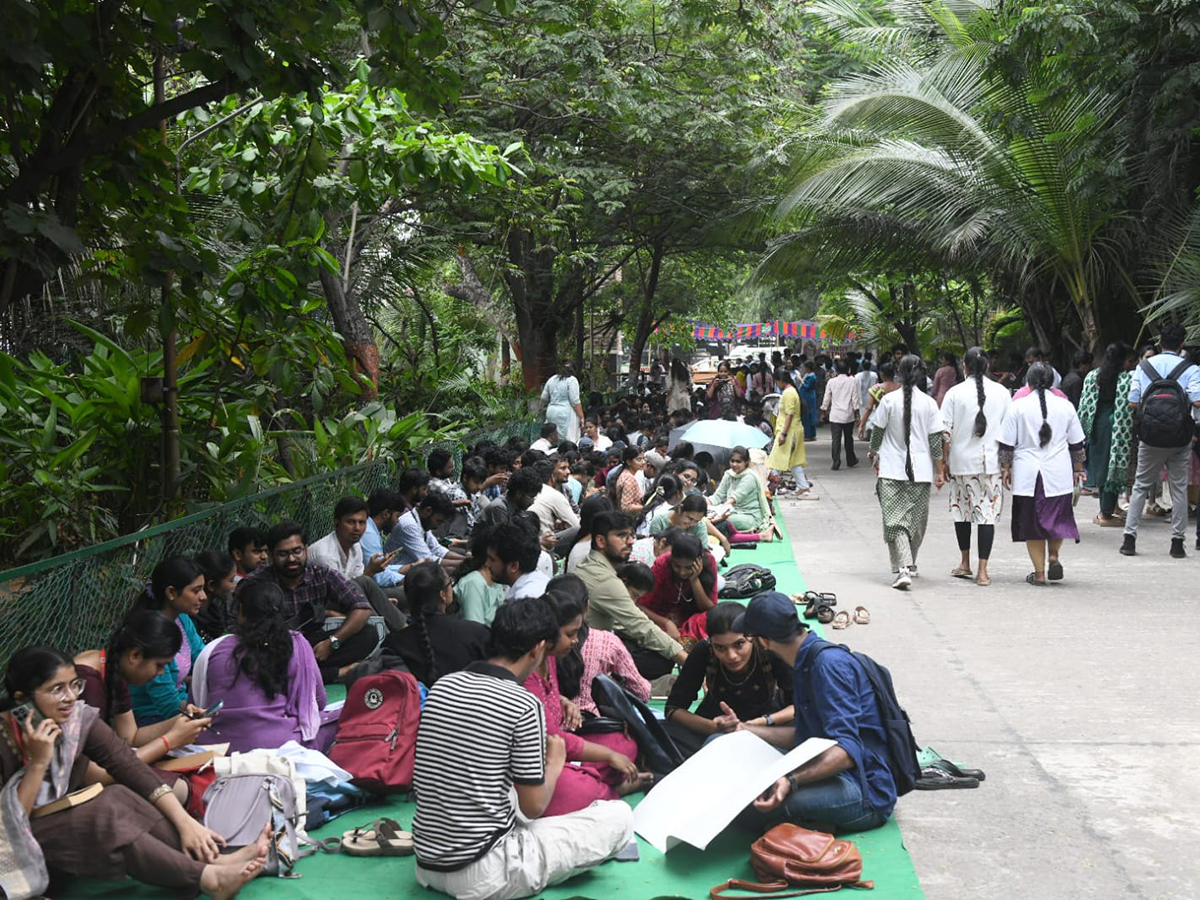 Junior Doctors Protest In Visakhapatnam HD Photos4