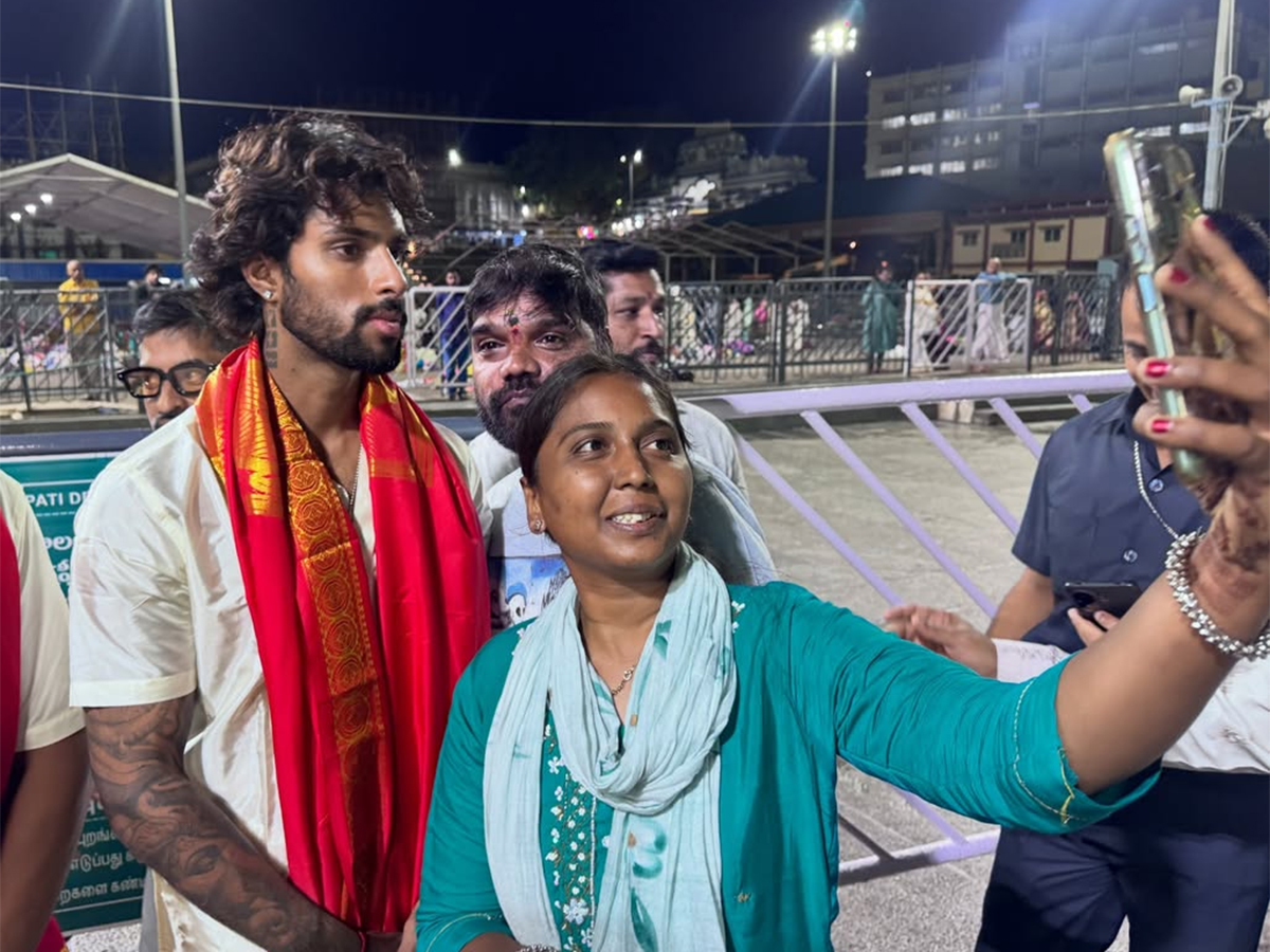 Tilak Varma in Tirumala for Swamy Vari Darshanam HD Photos13