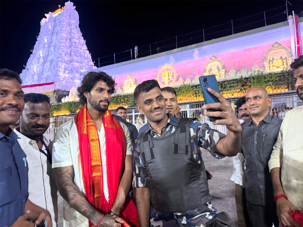Tilak Varma in Tirumala for Swamy Vari Darshanam HD Photos2