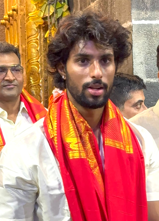 Tilak Varma in Tirumala for Swamy Vari Darshanam HD Photos5