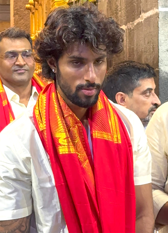 Tilak Varma in Tirumala for Swamy Vari Darshanam HD Photos7