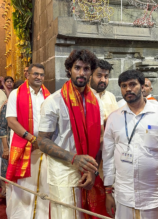 Tilak Varma in Tirumala for Swamy Vari Darshanam HD Photos8