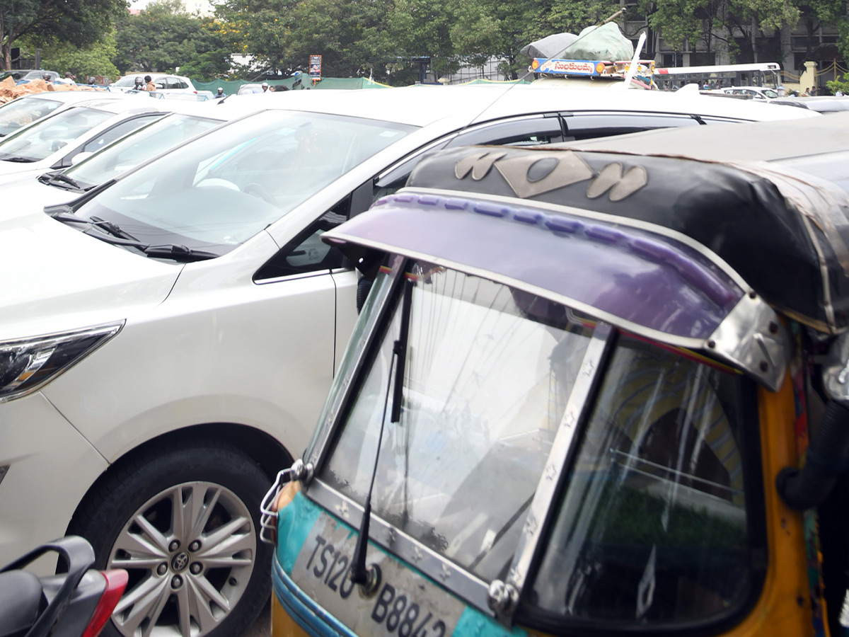KBR Traffic Trap Commuters Left Confused and Stranded Photos13