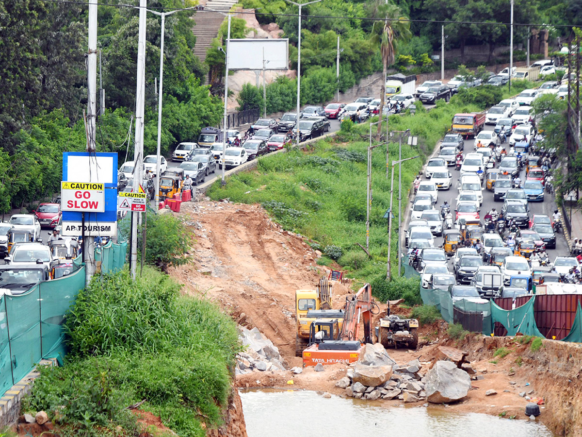 KBR Traffic Trap Commuters Left Confused and Stranded Photos6