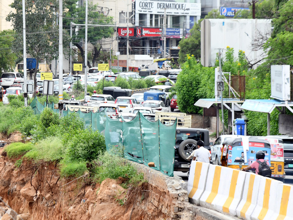 KBR Traffic Trap Commuters Left Confused and Stranded Photos8