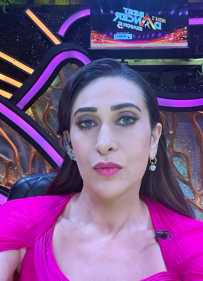 Karishma Gulabi Vibes Look in a Pink Modern Gown Photos10