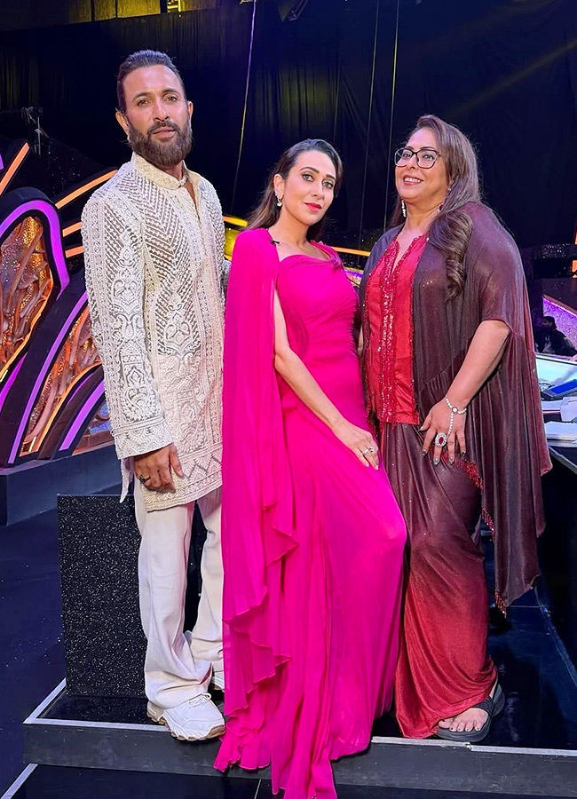 Karishma Gulabi Vibes Look in a Pink Modern Gown Photos11