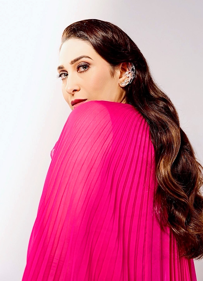 Karishma Gulabi Vibes Look in a Pink Modern Gown Photos5