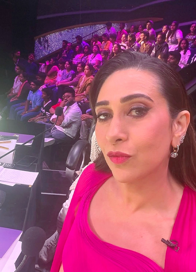 Karishma Gulabi Vibes Look in a Pink Modern Gown Photos9