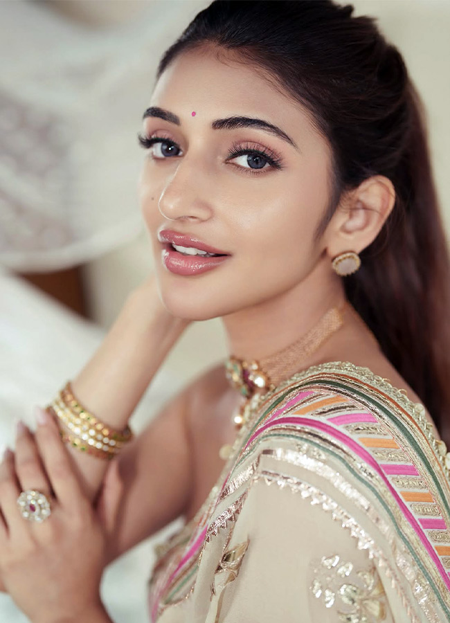 Sreeleela Mesmerizing Beauty in a Saree Photos2