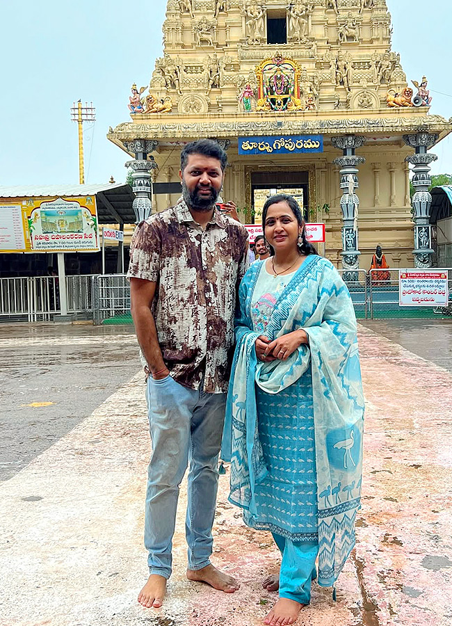 Anchor Lasya and Husband Manjunath Perform Srivari Seva Photos2