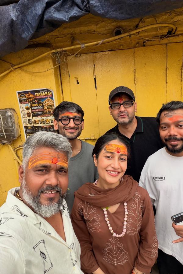 Dhanashree Verma visits temple Photos7
