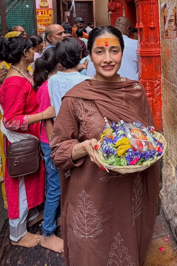 Dhanashree Verma visits temple Photos8