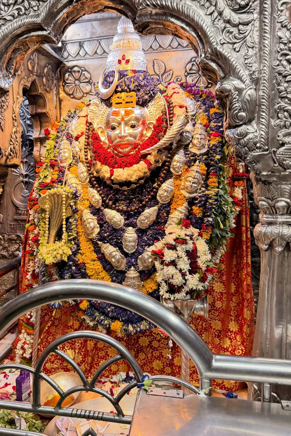 Dhanashree Verma visits temple Photos10