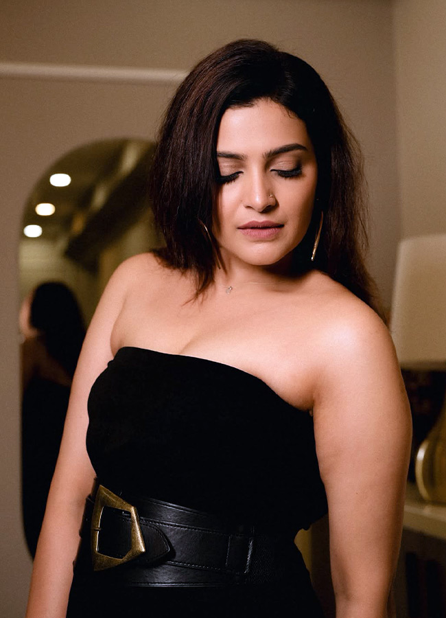 Divya Pillai Stuns in a Black Dress Photos6