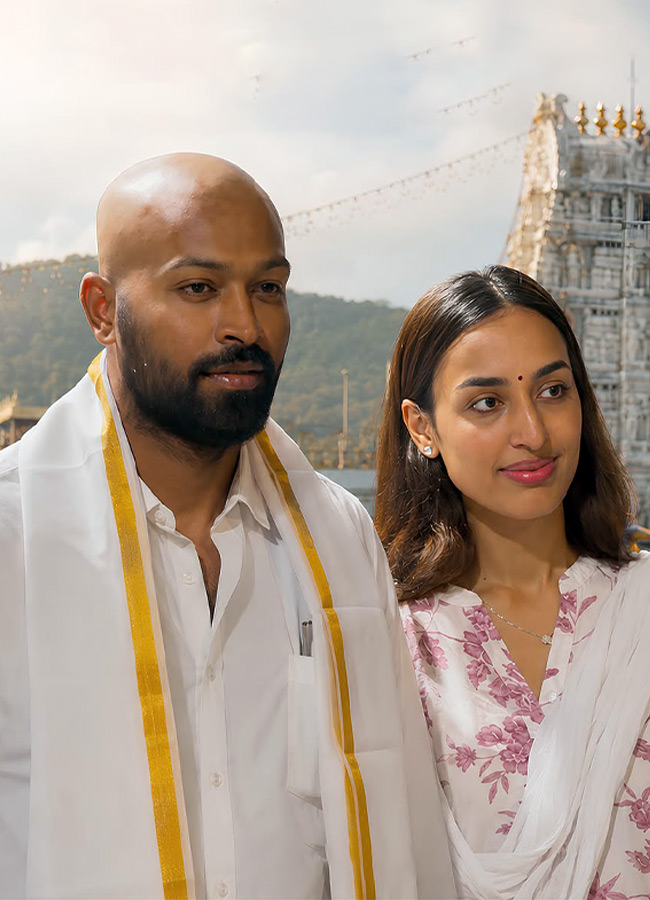 Hardik Pandya Visits Tirumala Seeks Blessings of Lord Venkateswara photos2