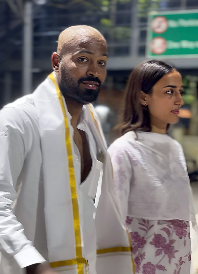Hardik Pandya Visits Tirumala Seeks Blessings of Lord Venkateswara photos8