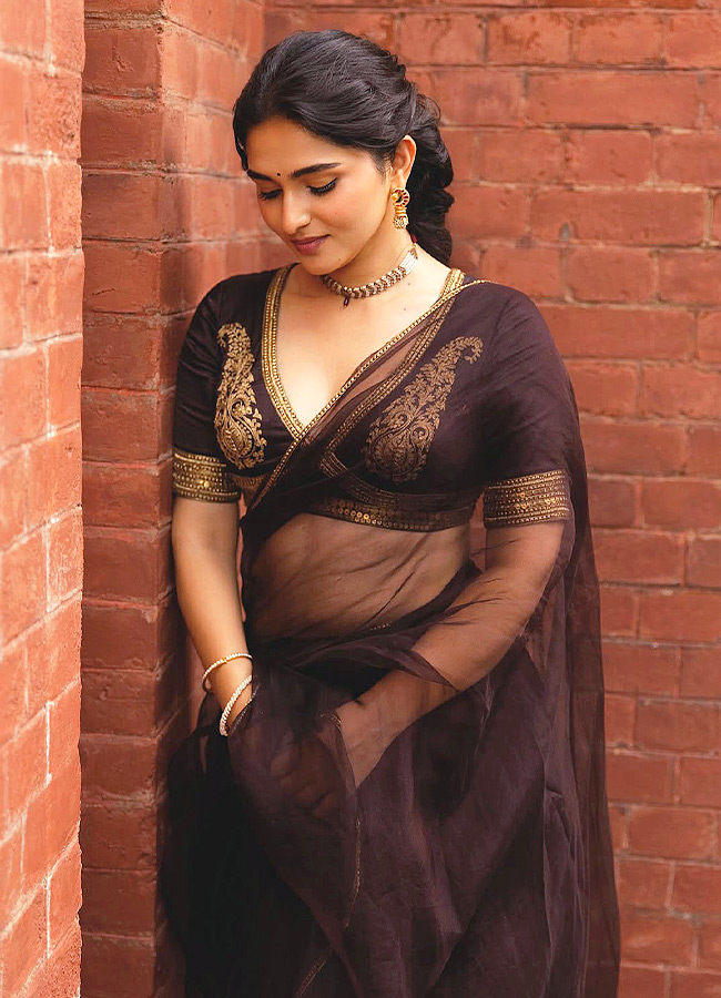 Kayadu Lohar Stuns in a Black Saree Gorgeous Photos6