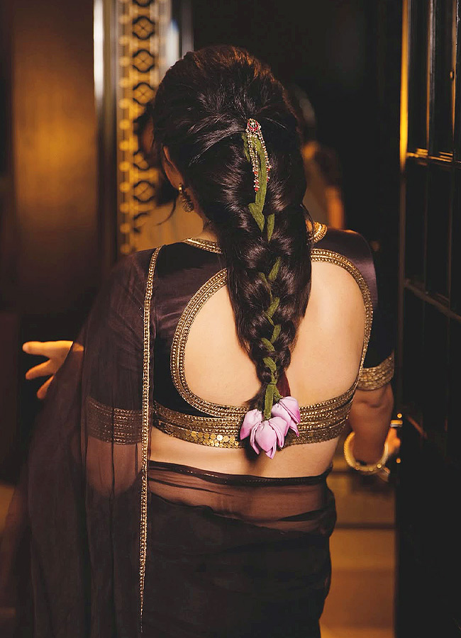 Kayadu Lohar Stuns in a Black Saree Gorgeous Photos8