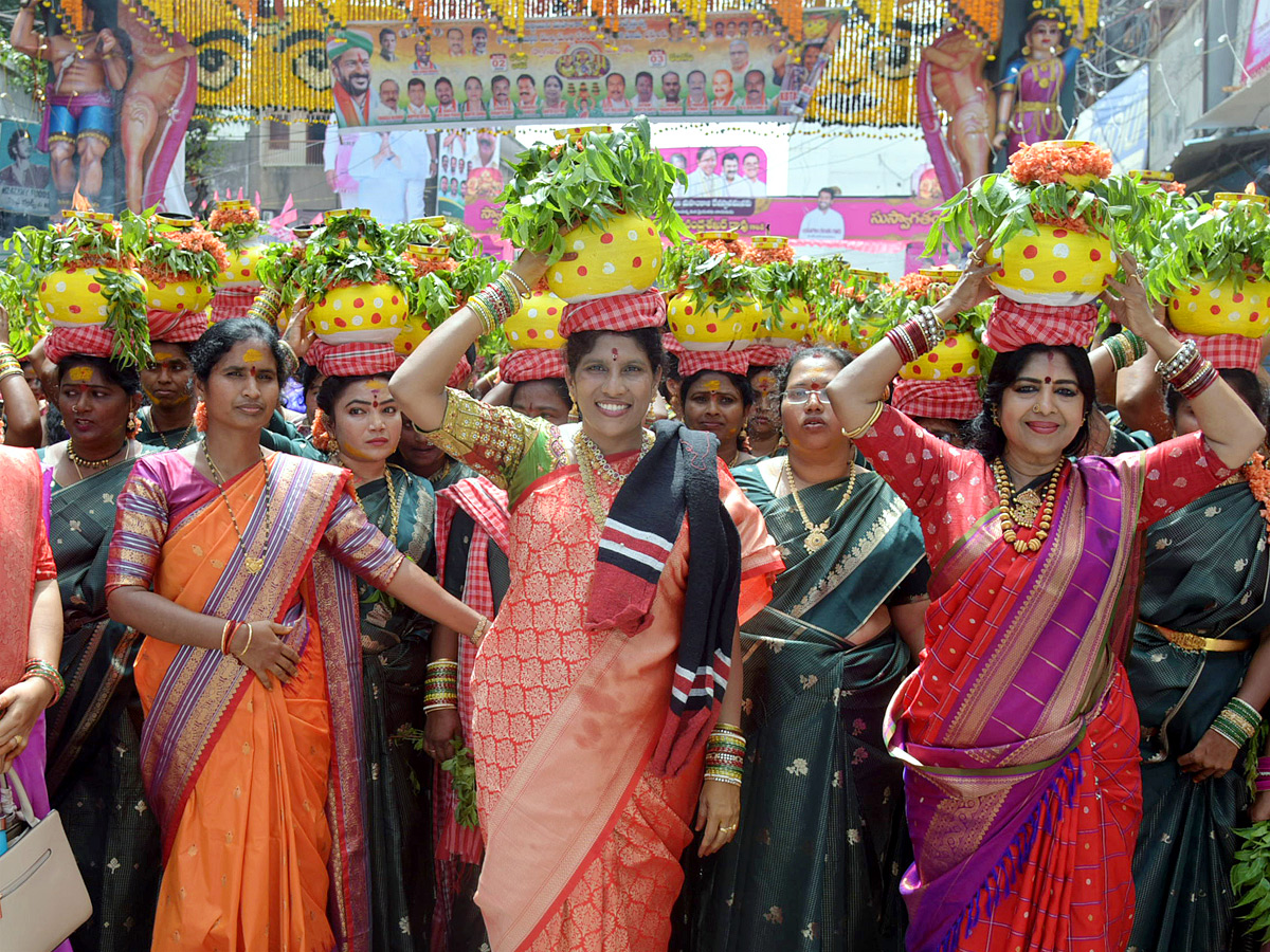 Secunderabad Ujjaini Mahankali Bonalu Photos24