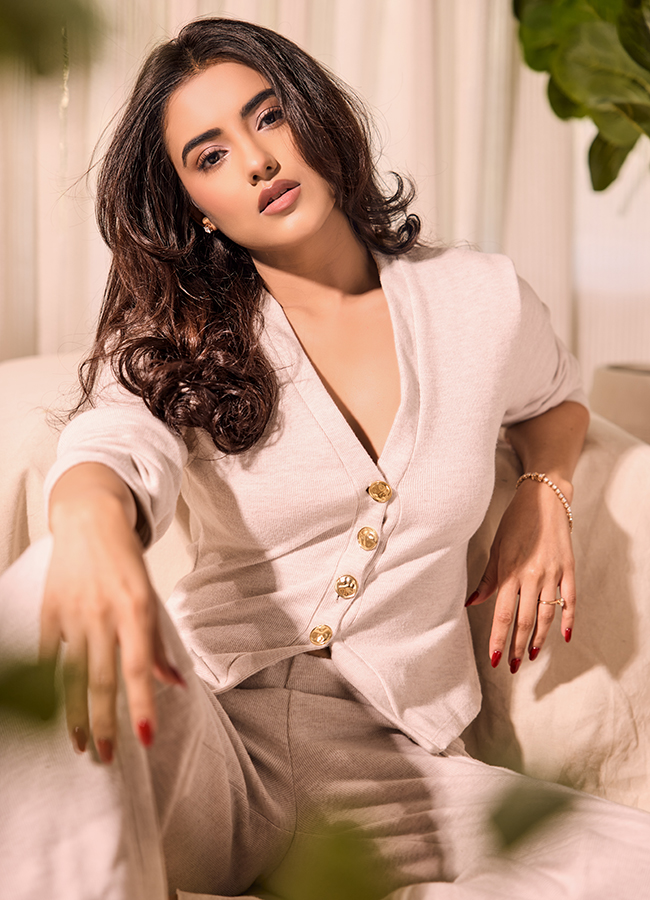 Actress Malvika Sharma Latest Photos Viral8