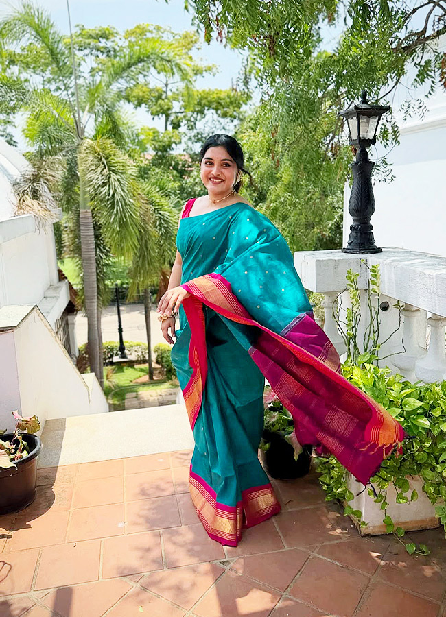 Nivetha Thomas Stuns in a Gorgeous Saree Looks Photos4