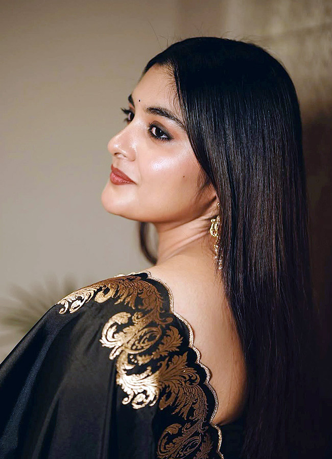 Nivetha Thomas Stuns in a Gorgeous Saree Looks Photos6