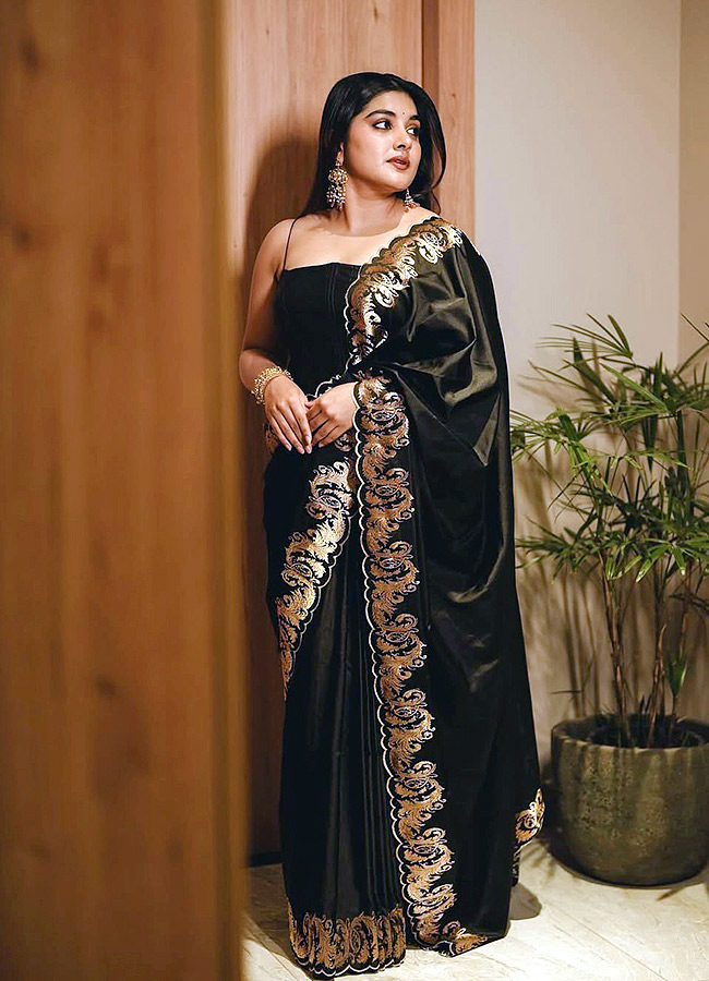 Nivetha Thomas Stuns in a Gorgeous Saree Looks Photos7