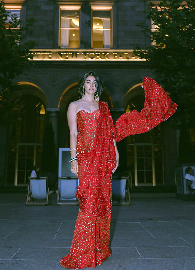 Pooja Hegde Stuns in a Gorgeous Look Photos8