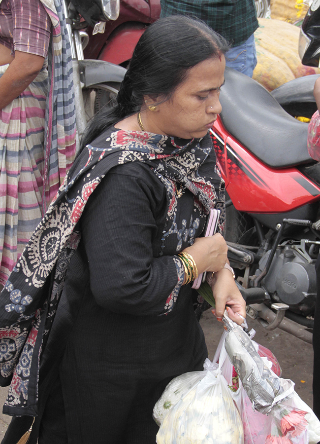 Rush In Markets : Varalakshmi Vratham 2026 HD Photos13