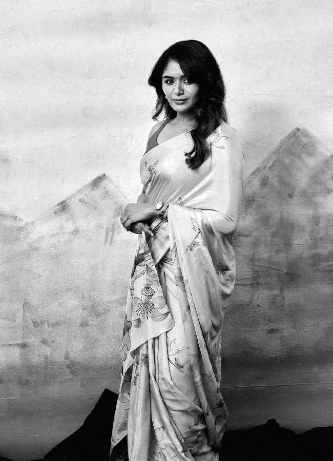 Actress Aditi Shankar Looks Stunning in a Saree Photos10