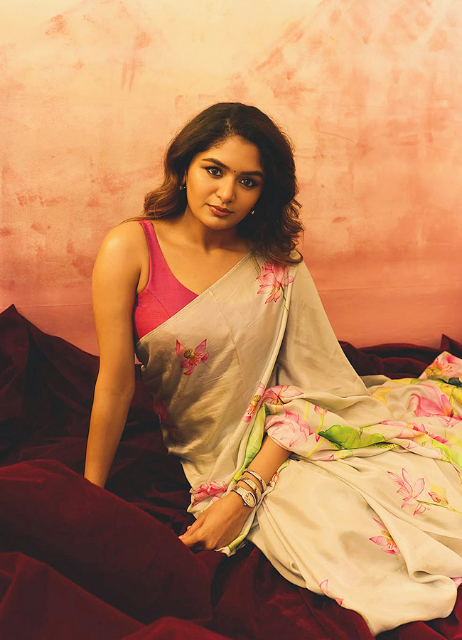 Actress Aditi Shankar Looks Stunning in a Saree Photos7