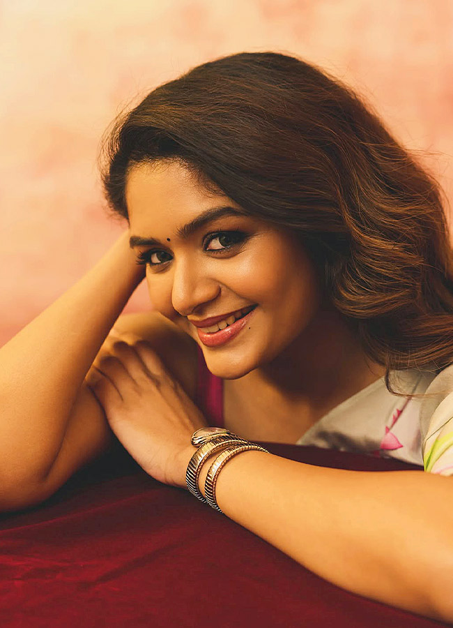 Actress Aditi Shankar Looks Stunning in a Saree Photos8