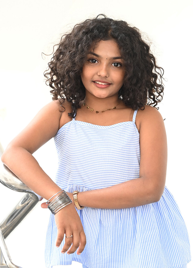 irumudi movie child artist Nakshathra special photos8