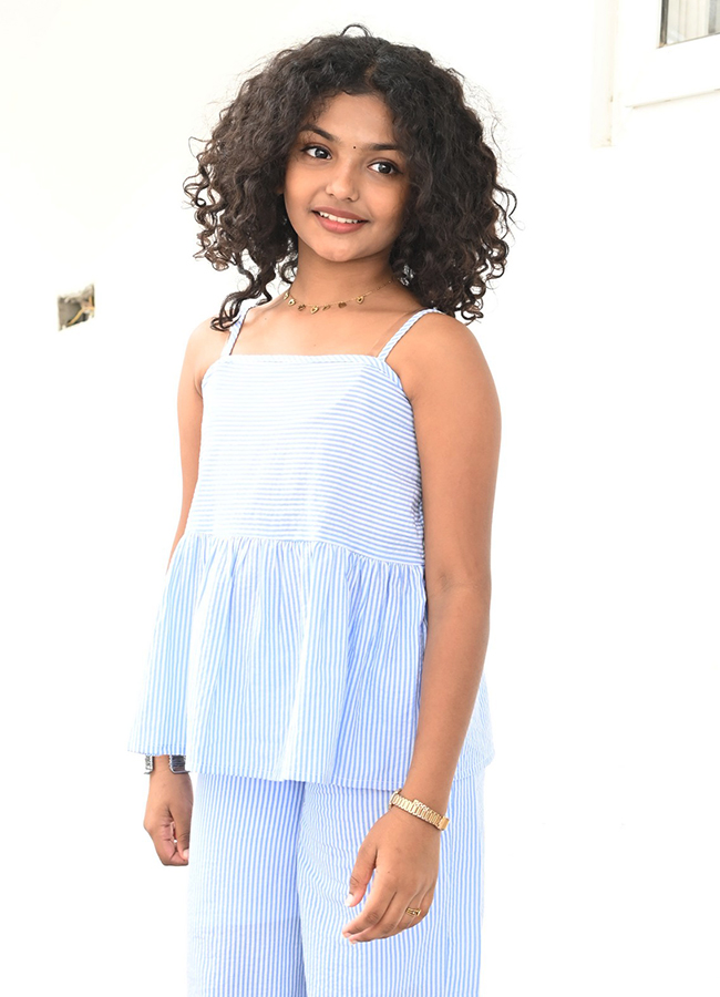 irumudi movie child artist Nakshathra special photos9
