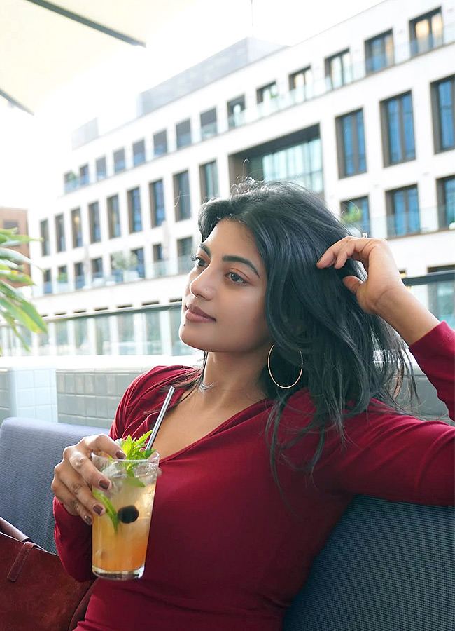 Anandi Enjoys Full On Fun with Friends Photos11