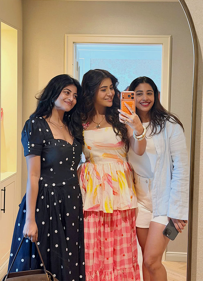 Anandi Enjoys Full On Fun with Friends Photos5