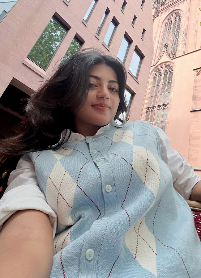Anandi Enjoys Full On Fun with Friends Photos6