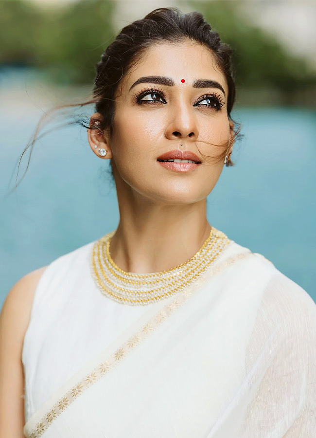 Nayanthara Says ‘Hi’… (Photos)10
