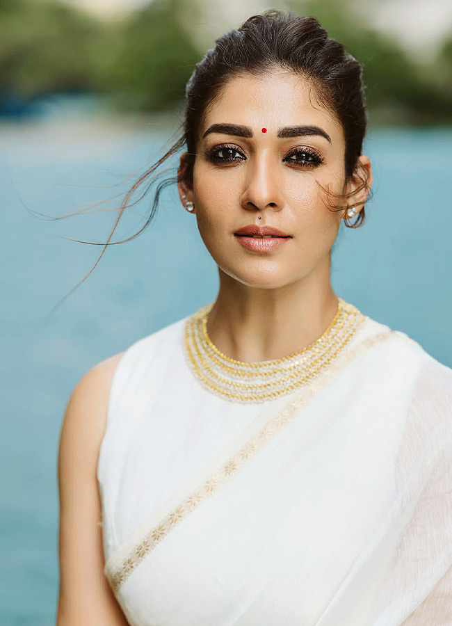 Nayanthara Says ‘Hi’… (Photos)2
