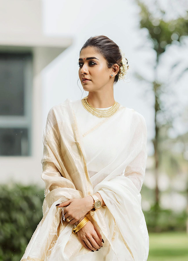 Nayanthara Says ‘Hi’… (Photos)3