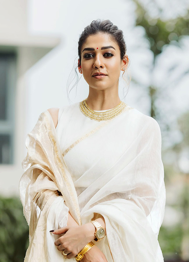 Nayanthara Says ‘Hi’… (Photos)4
