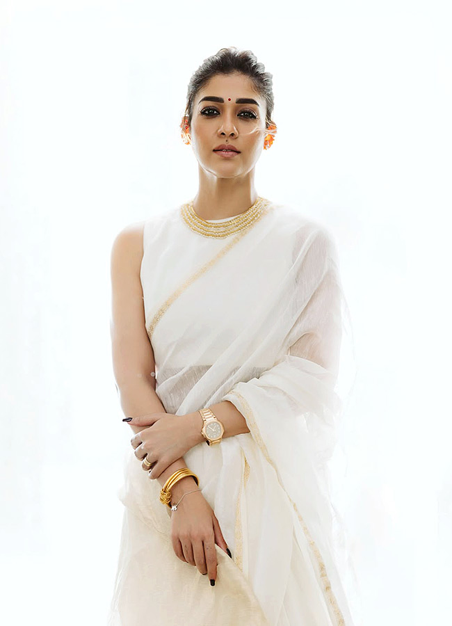 Nayanthara Says ‘Hi’… (Photos)6