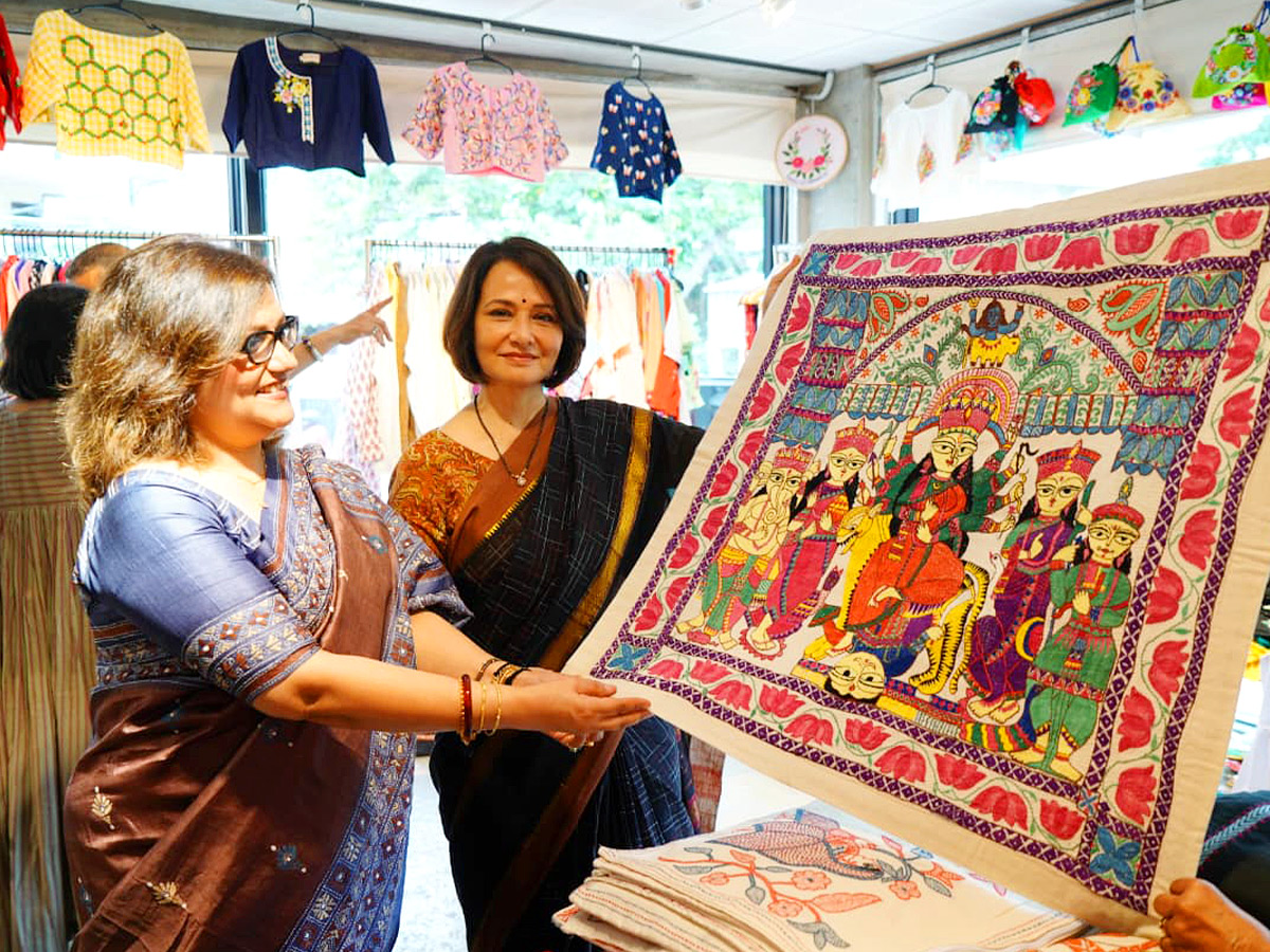 Amala Steals the Show at Handicrafts Exhibition Photos2