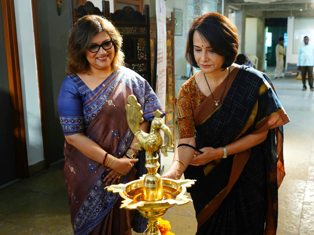 Amala Steals the Show at Handicrafts Exhibition Photos4