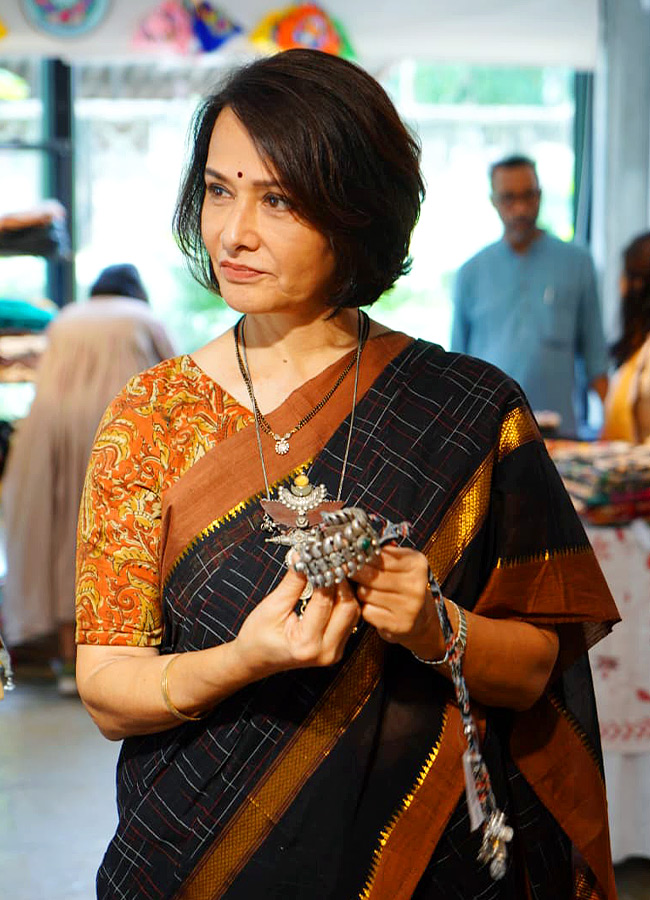 Amala Steals the Show at Handicrafts Exhibition Photos8