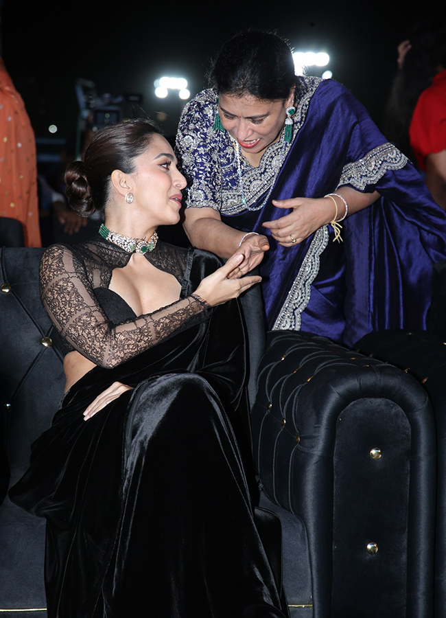 Kiara Advani Captured at Toxic Telugu Pre Release Event HD Photos10